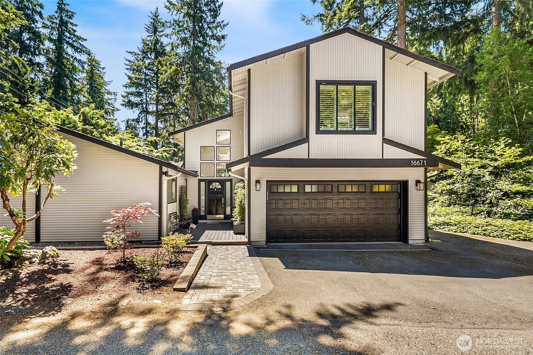 Property Photo:  16671 SE 17th Place  WA 98008 