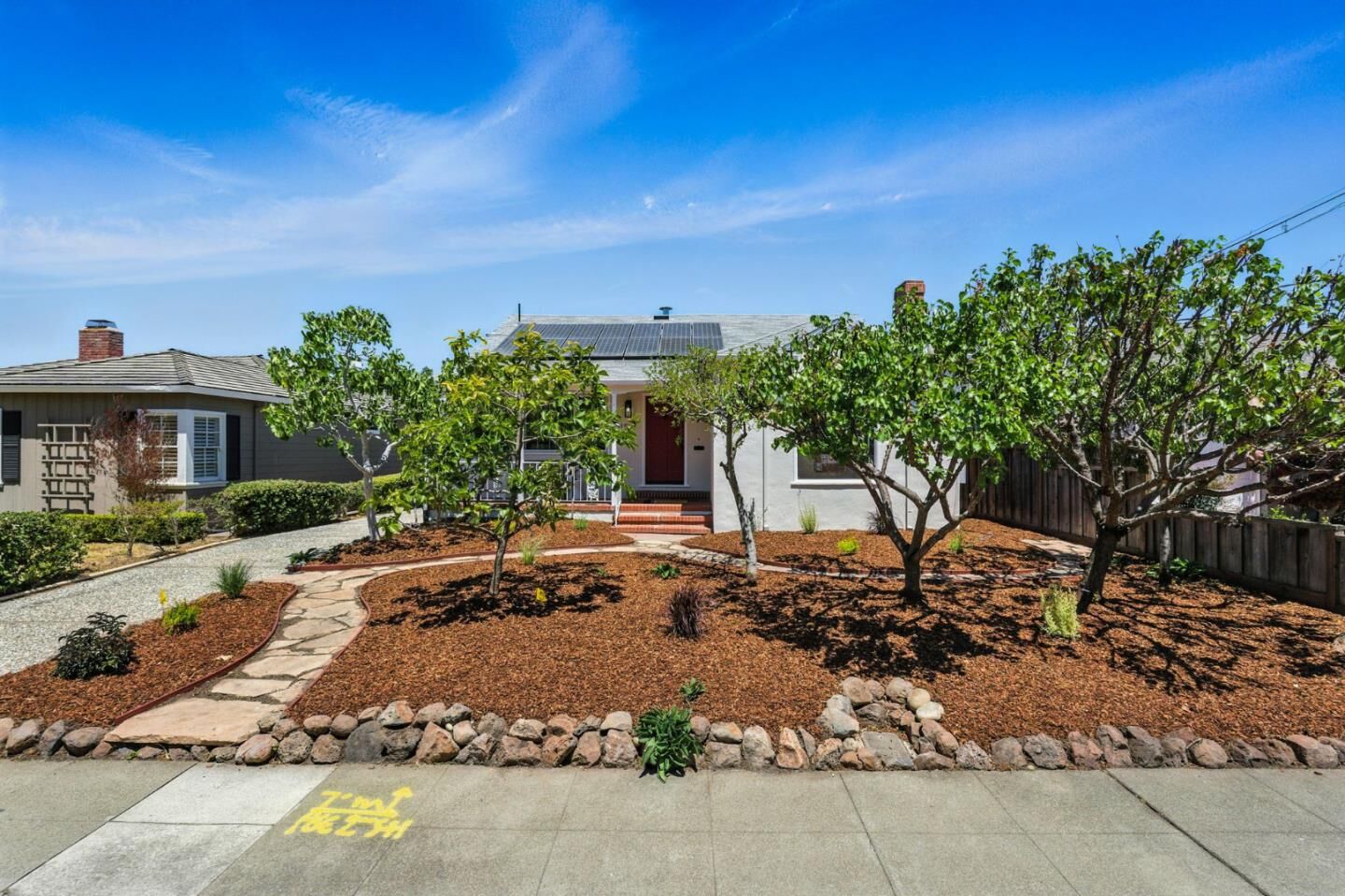 Property Photo:  1513 Oak Street  CA 94402 