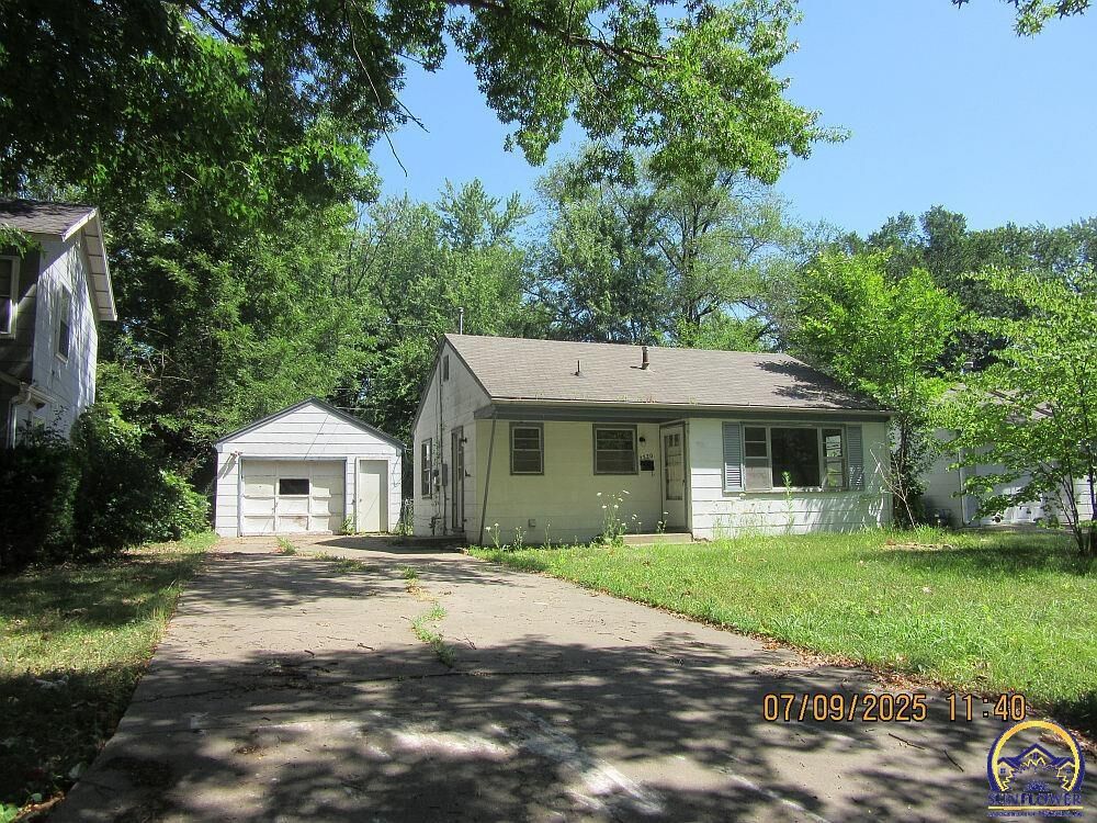 Property Photo: 2320 SW 26th Dr KS 66611