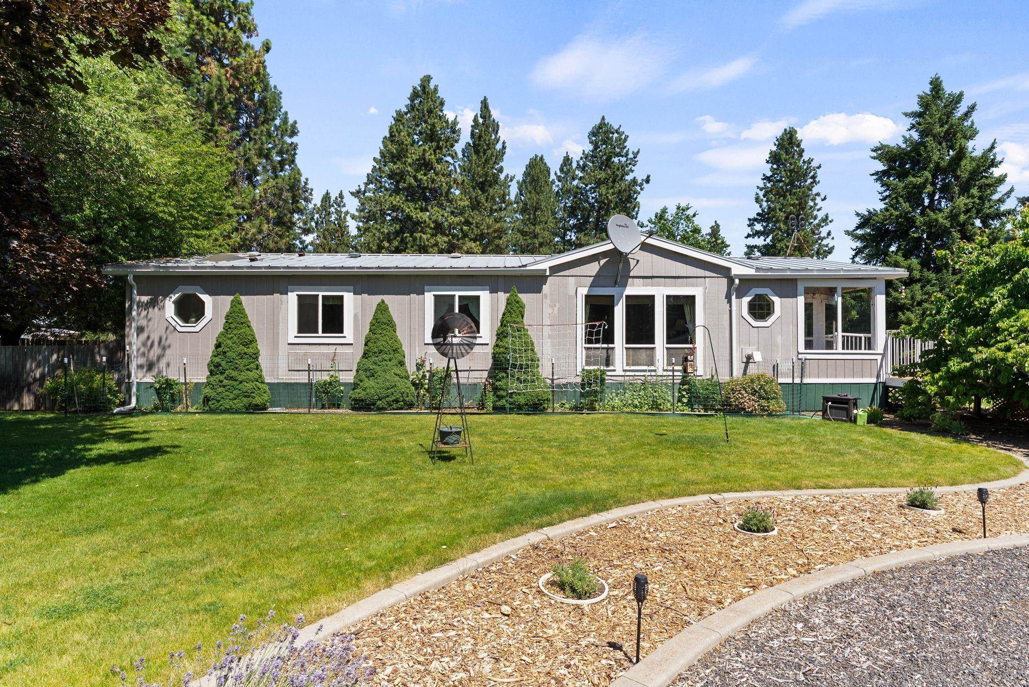 Property Photo: 1516 W Arabian Ave WA 99005