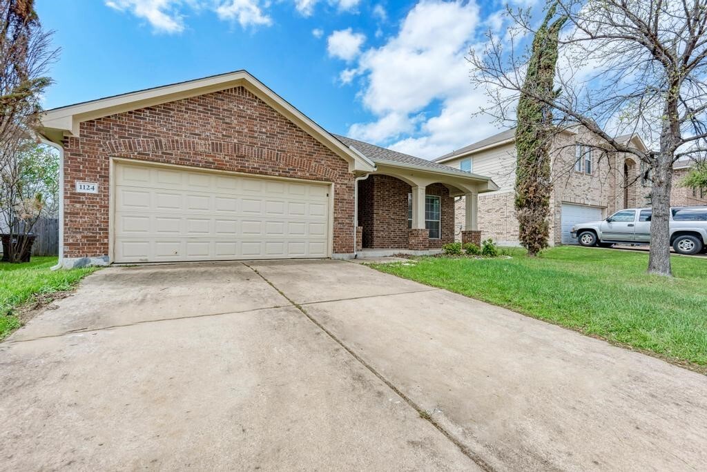 Property Photo: 1124 Alexandria Way TX 78665