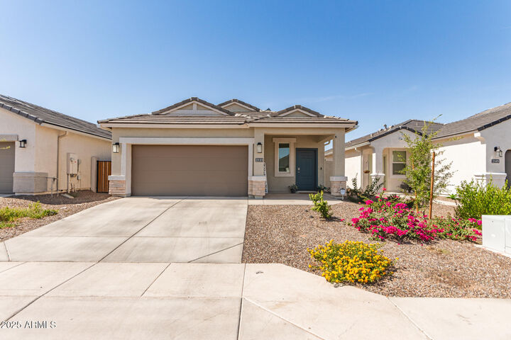 Property Photo: 2131 W Shelly Avenue AZ 85120