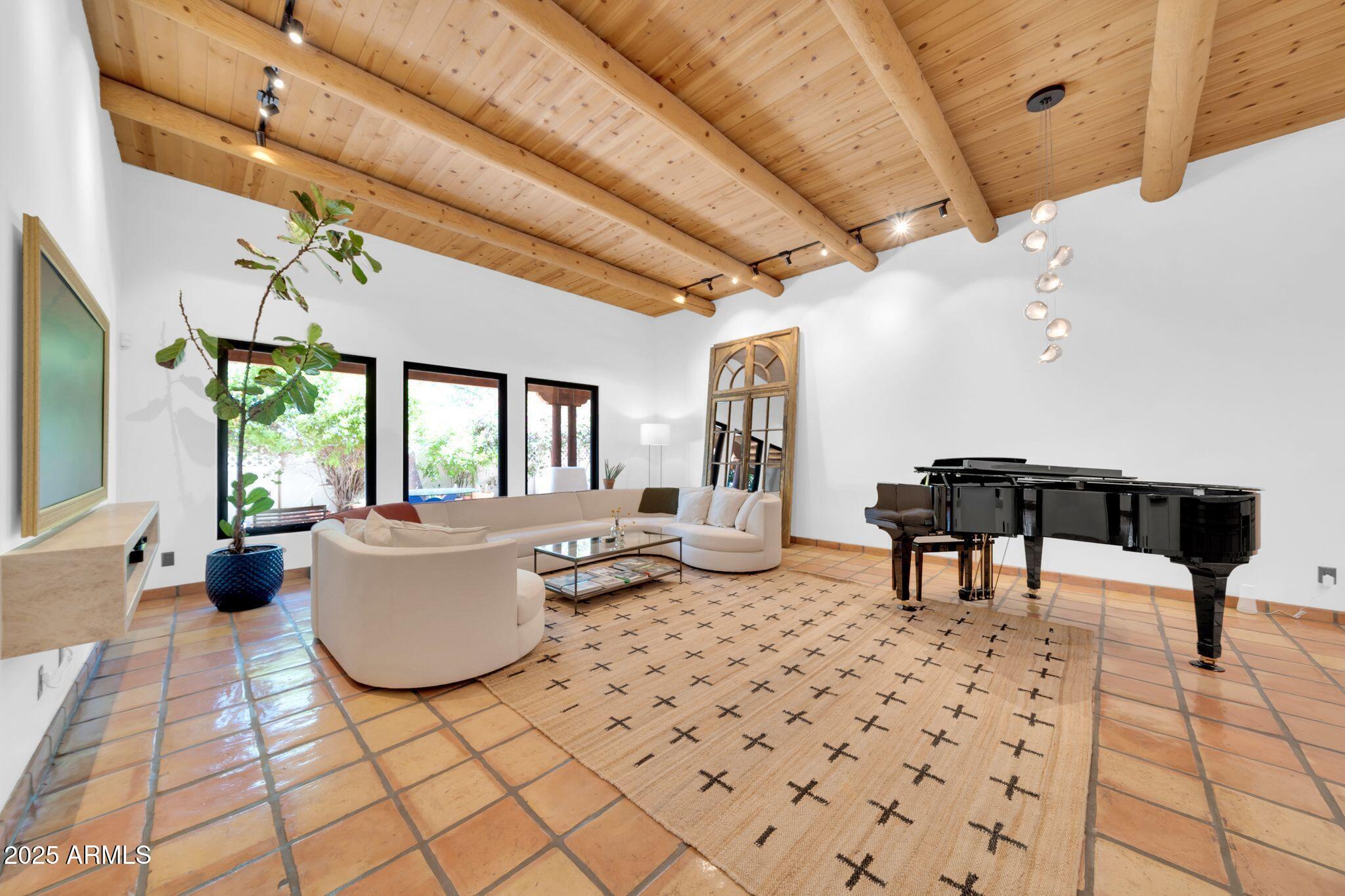 Property Photo:  110 E Concorda Drive  AZ 85282 