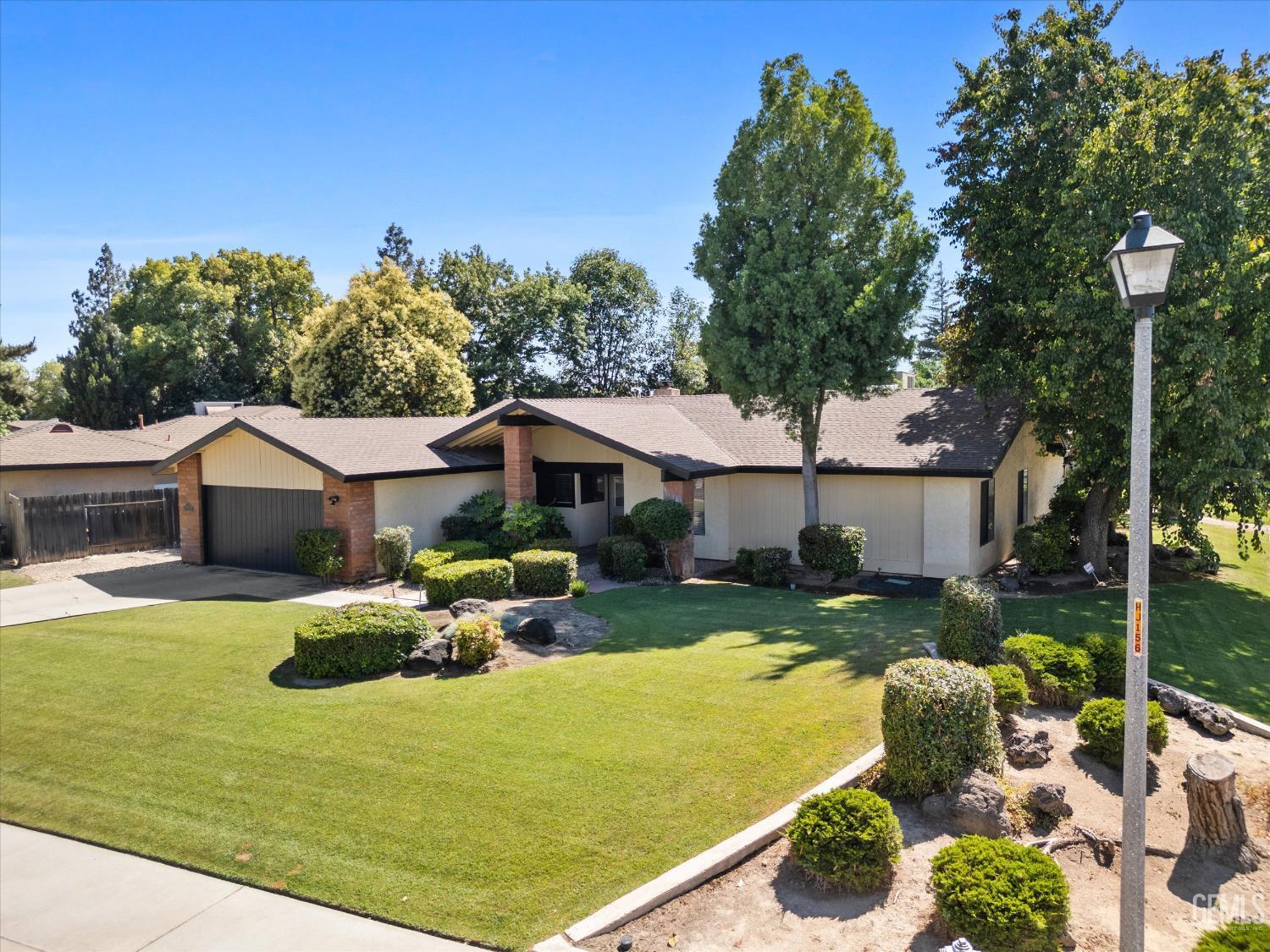 Property Photo: 2601 Barrington CA 93309
