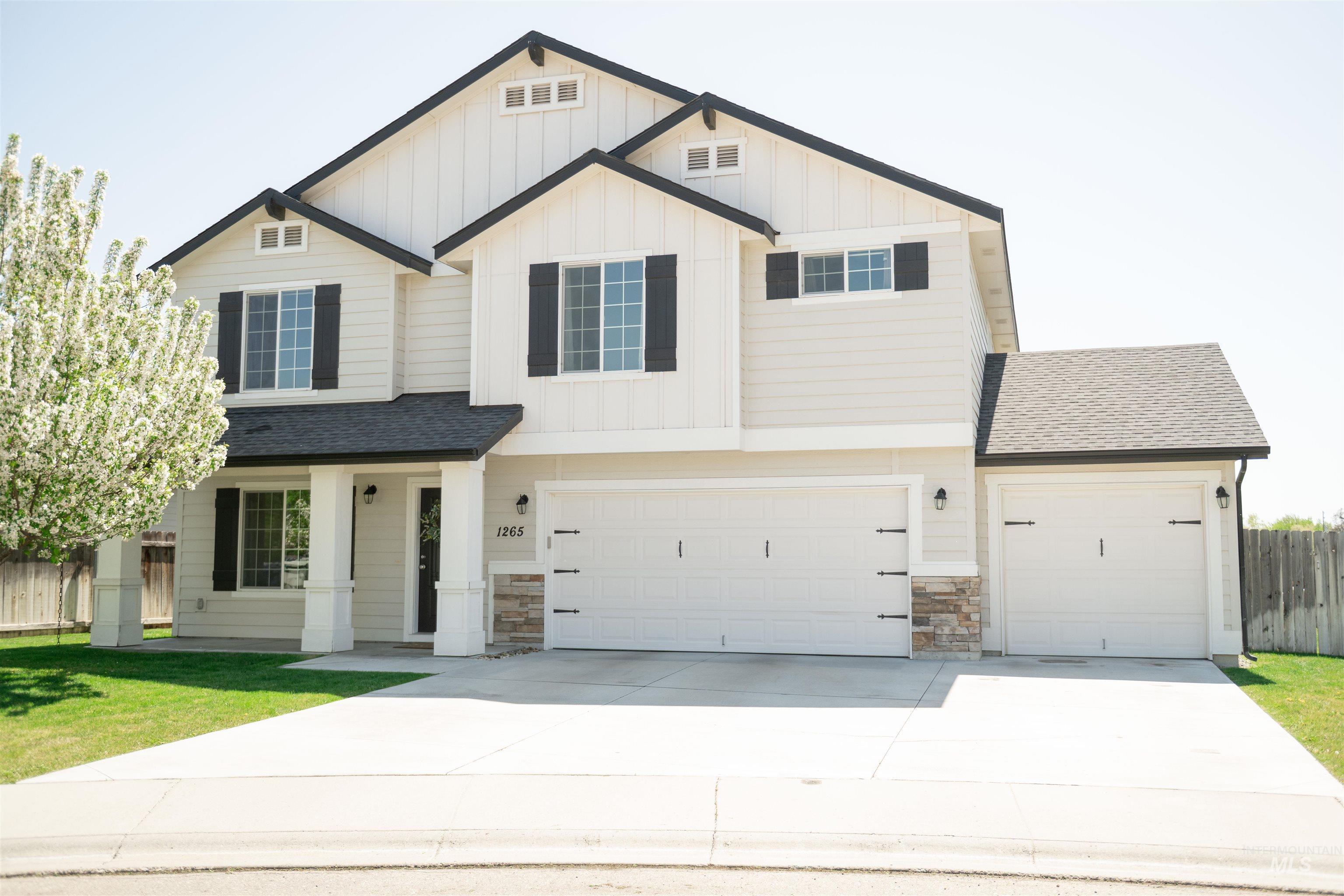 Property Photo:  1265 NE Dusty Court  ID 83647 