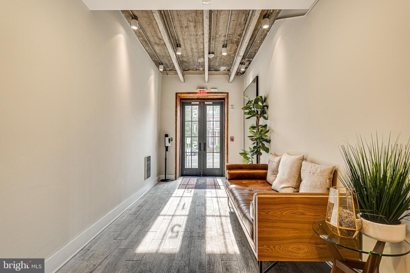 Property Photo: 515 N Washington Street 304 VA 22314