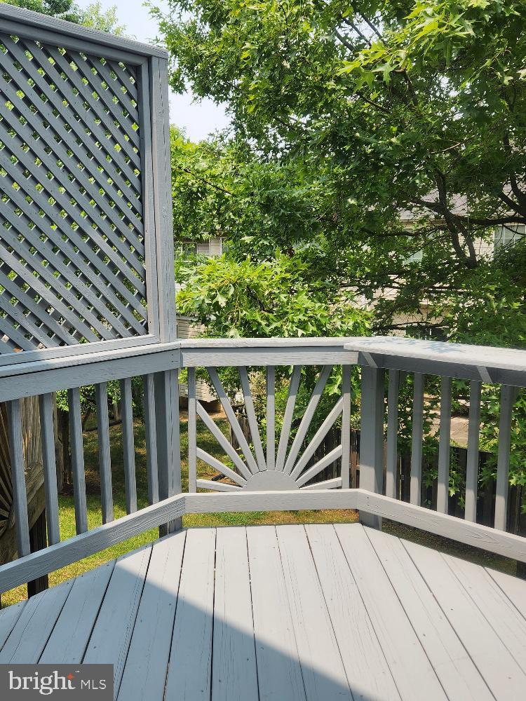 Property Photo: 7510 Burdette Way MD 20705