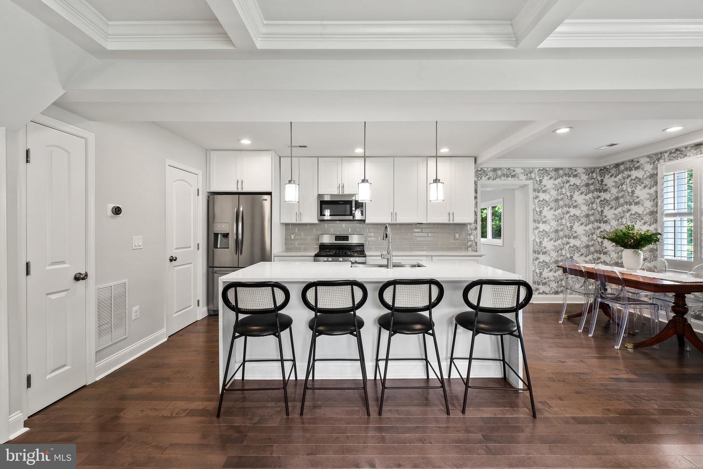 Property Photo: 3699 Highwood Drive SE DC 20020
