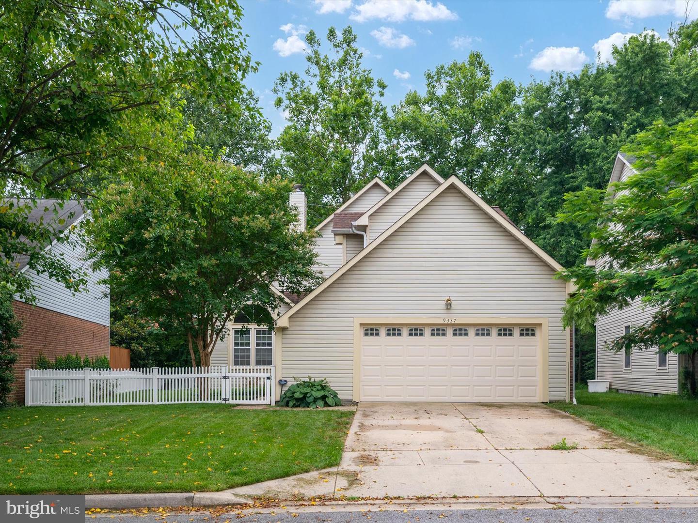 Property Photo: 9337 Creekview Drive MD 20708