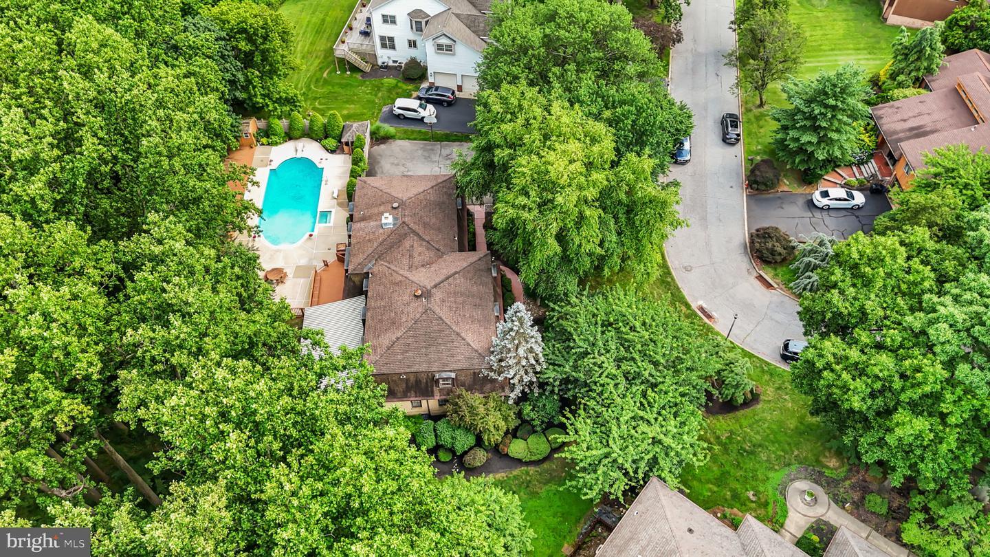 Property Photo: 11 S Kings Oak Lane PA 19115