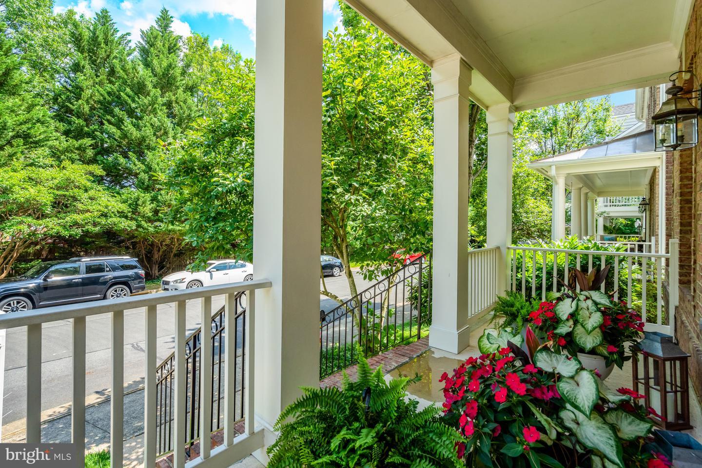 Property Photo:  9776 Maple Trace Circle  VA 22032 