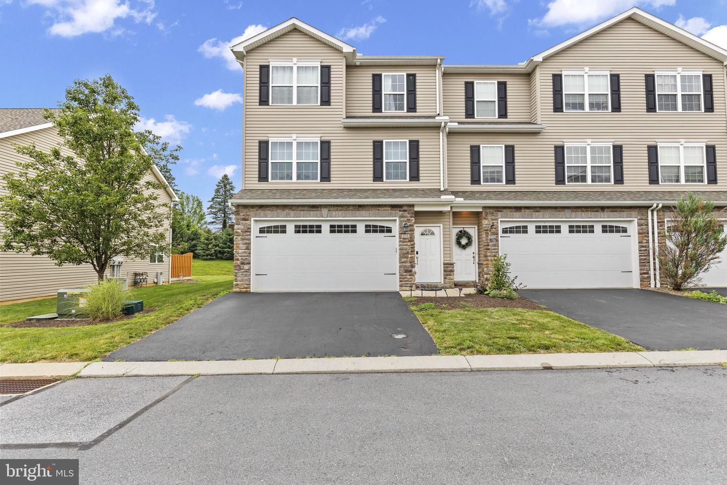 Property Photo: 828 Spring Rock Court PA 17055