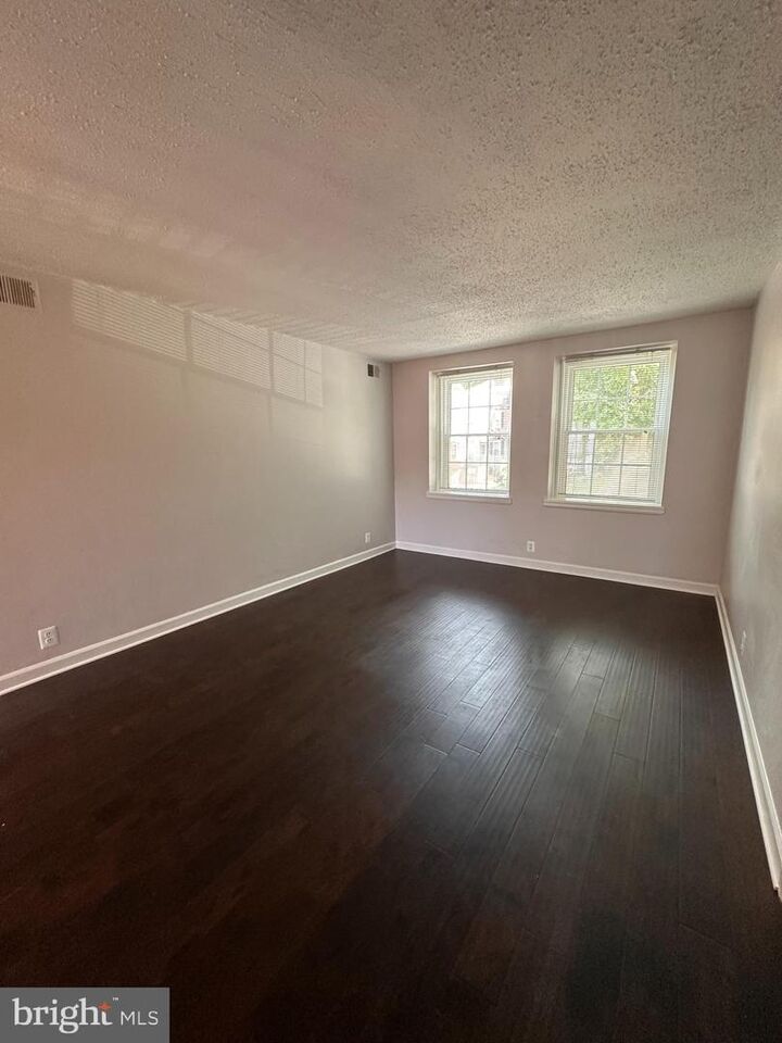 Property Photo: 2802 S Columbus Street B2 VA 22206