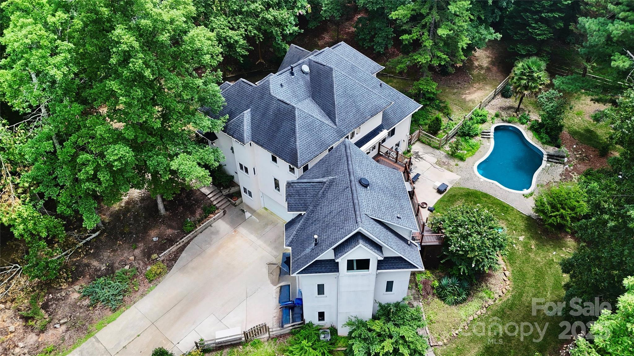 Property Photo:  1802 Walden Pond Lane  NC 28173 