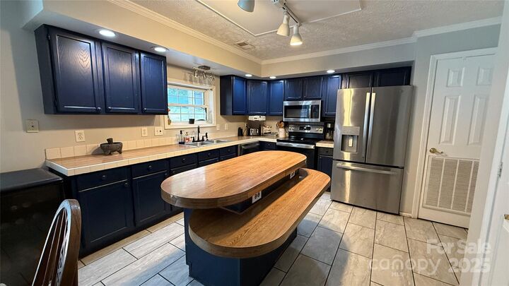 Property Photo: 805 Edgewater Drive NC 28012