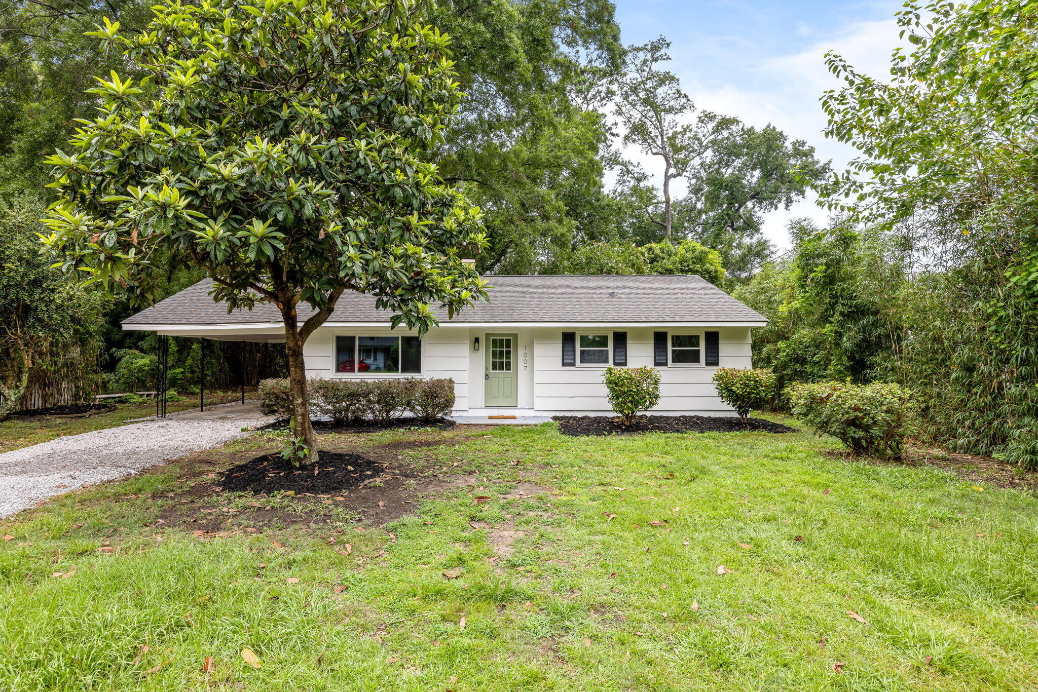 Property Photo:  1007 Nottingham Drive  SC 29407 