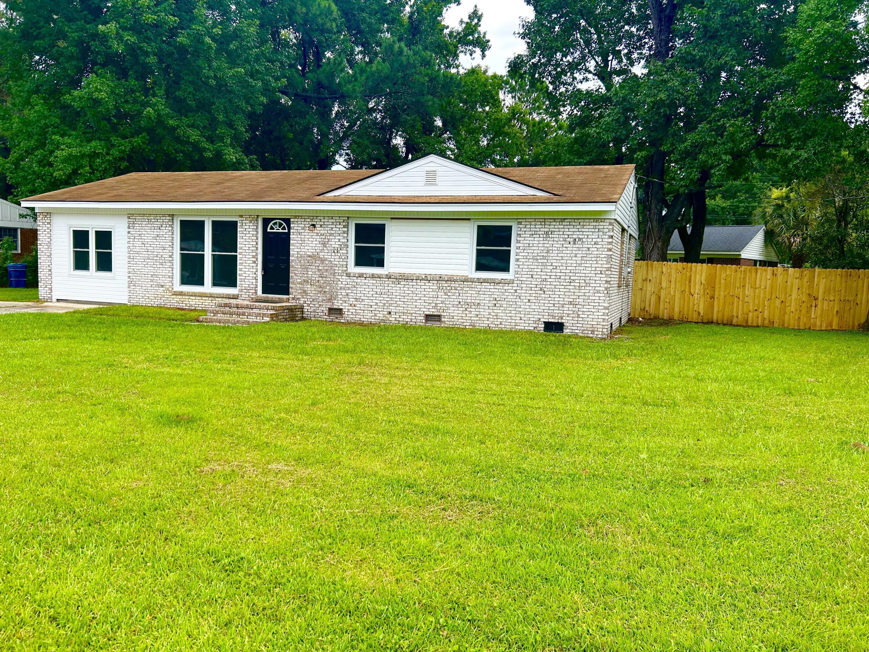 Property Photo: 1847 Mepkin Road SC 29407