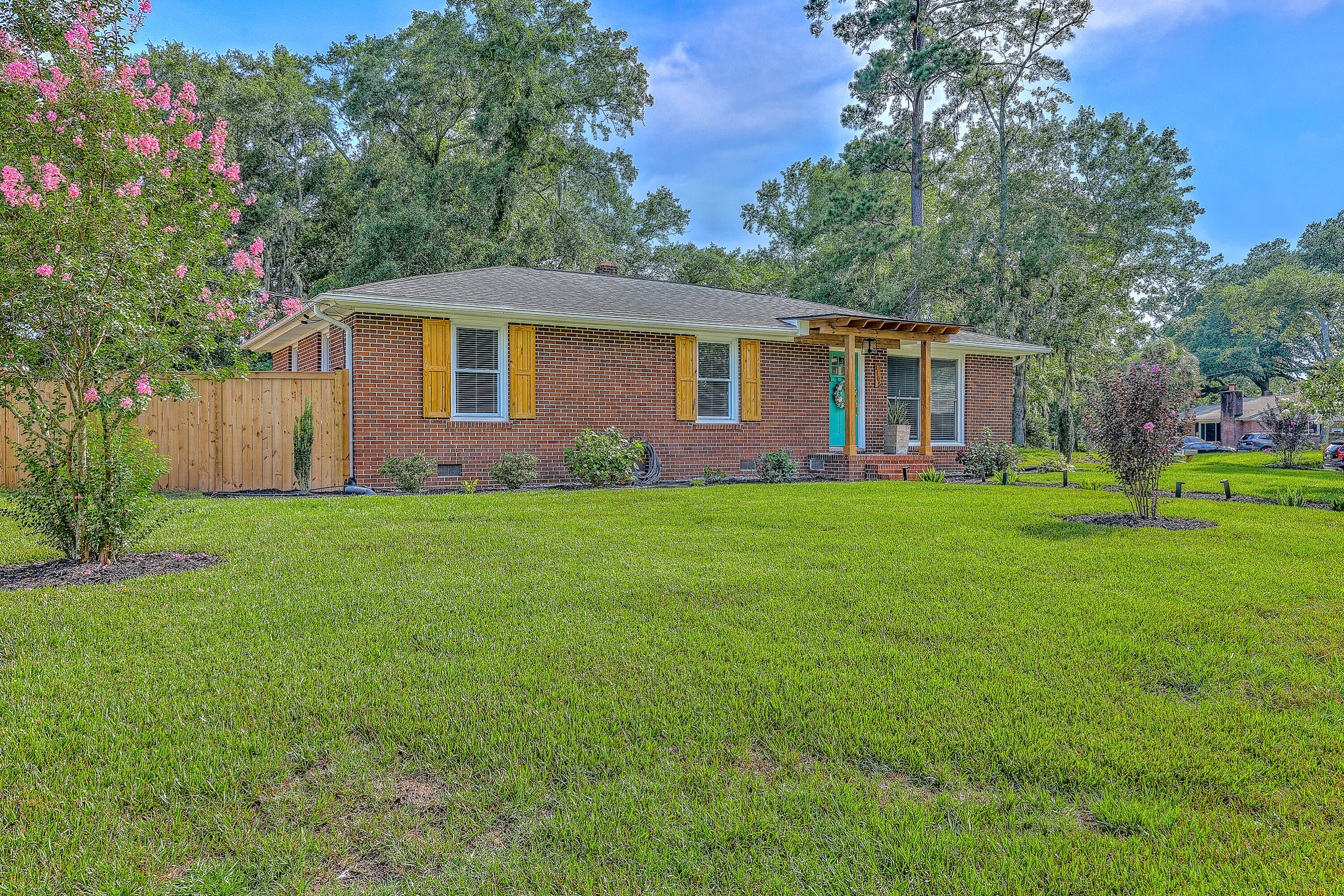 Property Photo: 1105 Woodside Drive SC 29410