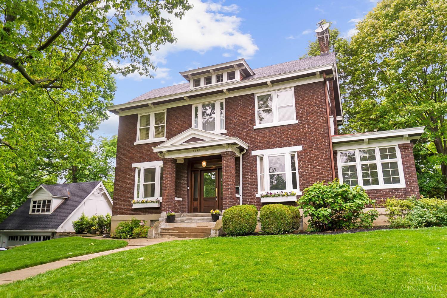 Property Photo:  3290 Observatory Avenue  OH 45208 