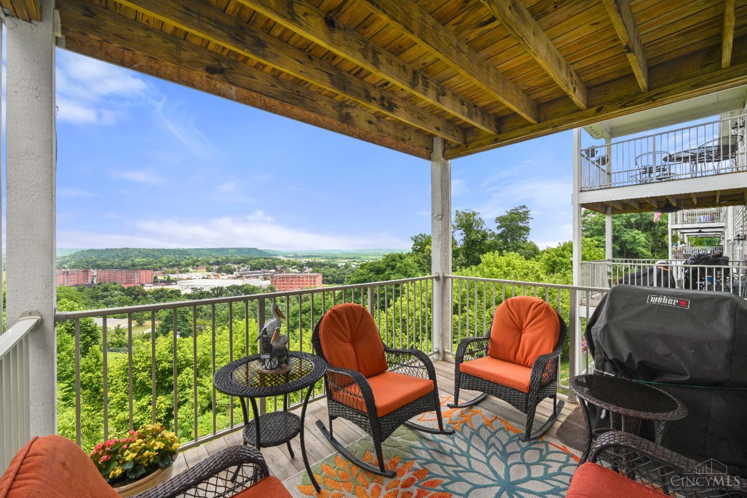 Property Photo: 607 River Ridge IN 47025