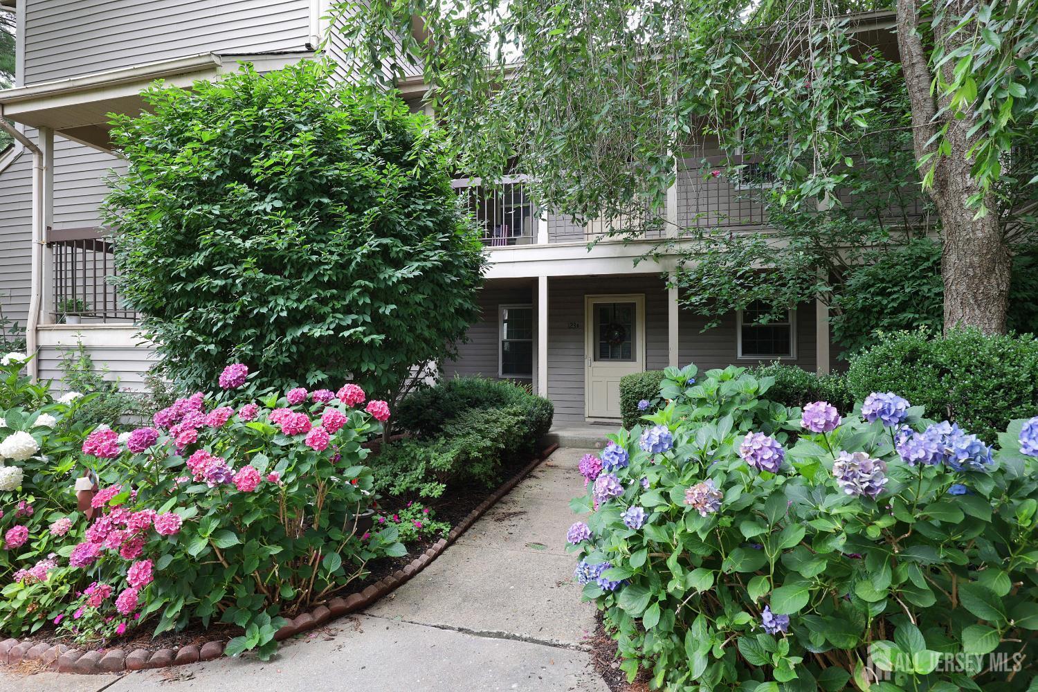 Property Photo:  123-G Concordia Circle G  NJ 08831 