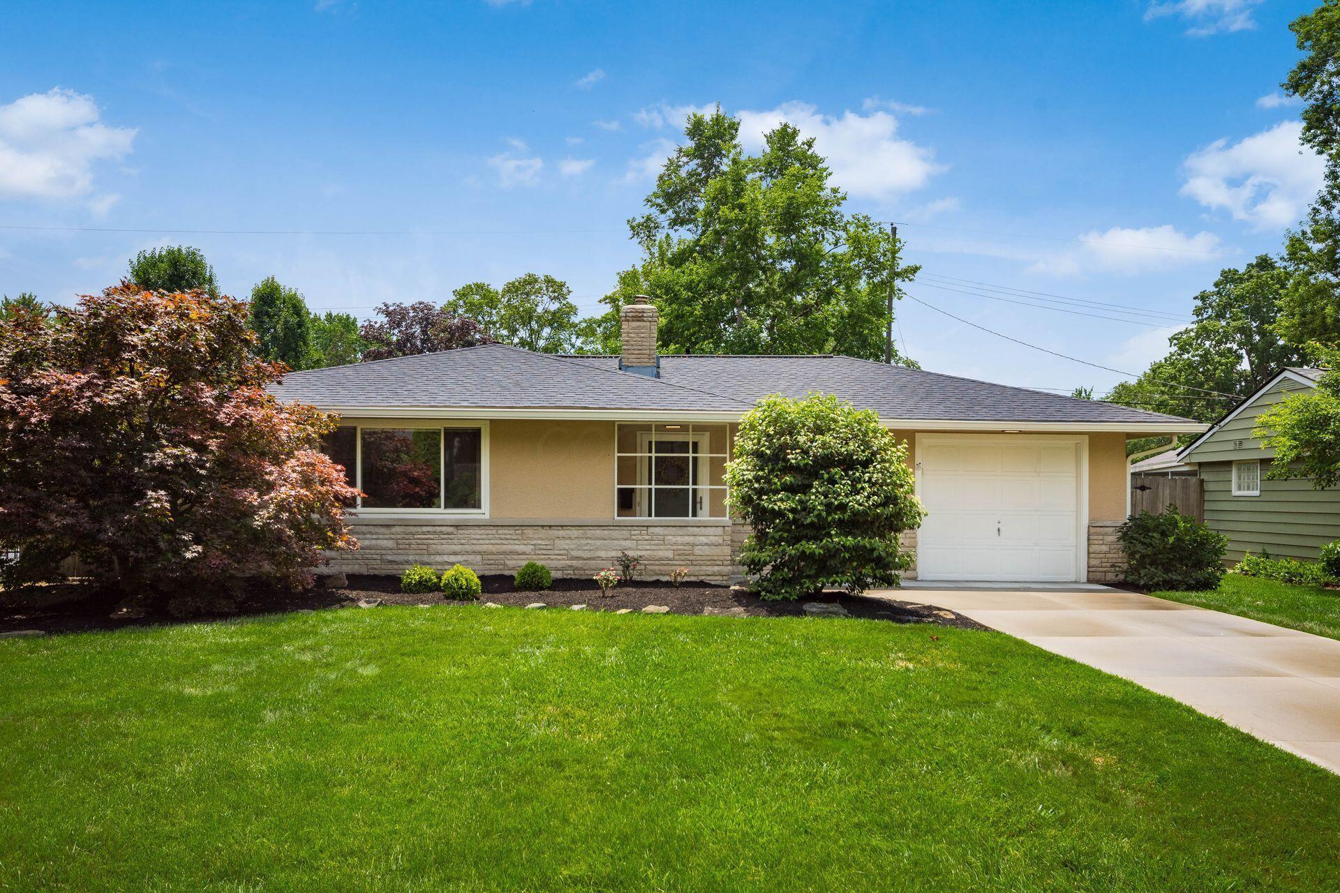 Property Photo: 2269 Cranford Road OH 43221