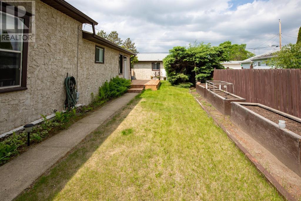 Property Photo:  5061 49 Street  AB T0B 4C0 