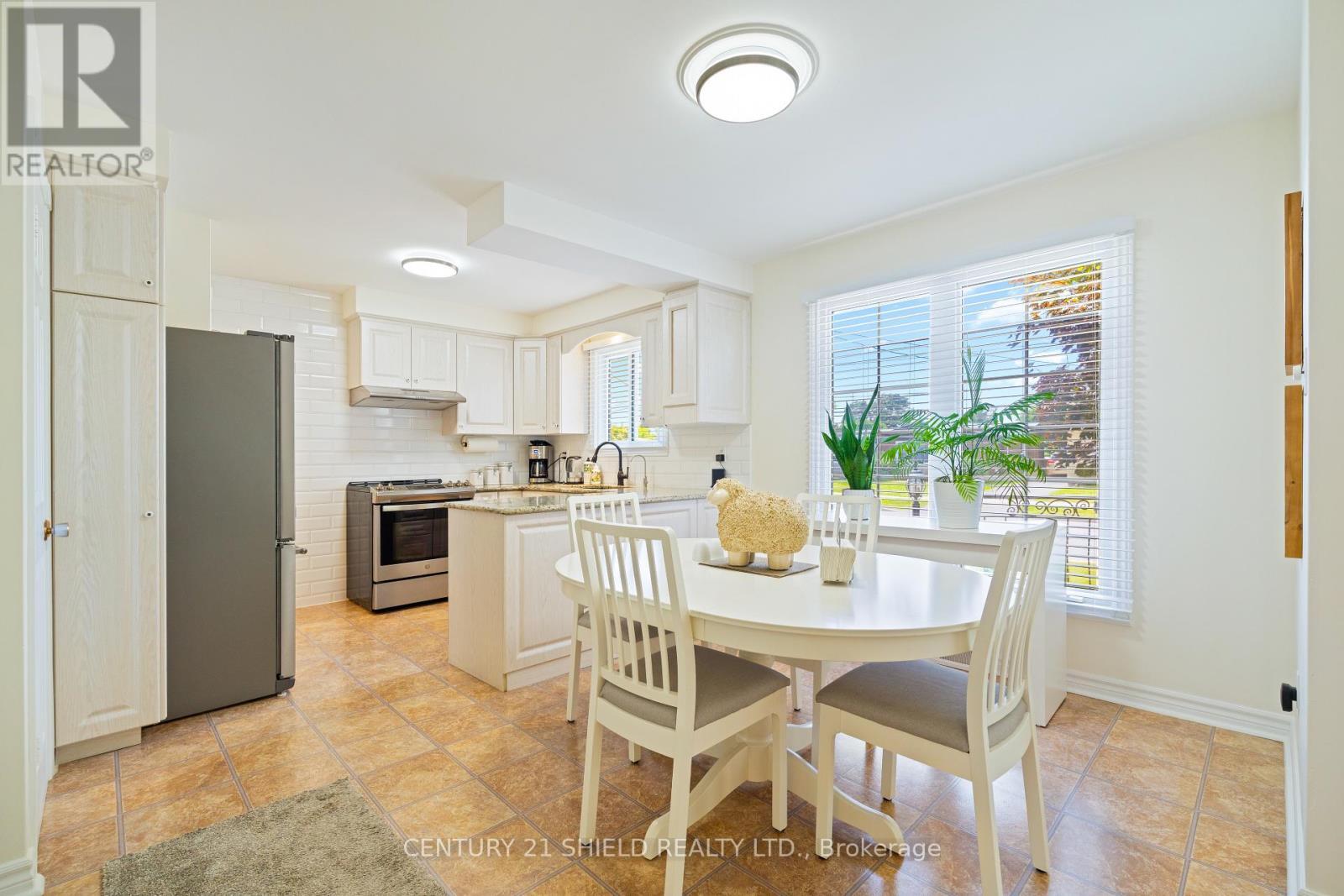 Photo de la propriété: 425 Lynwood Drive ON K6H 5H2