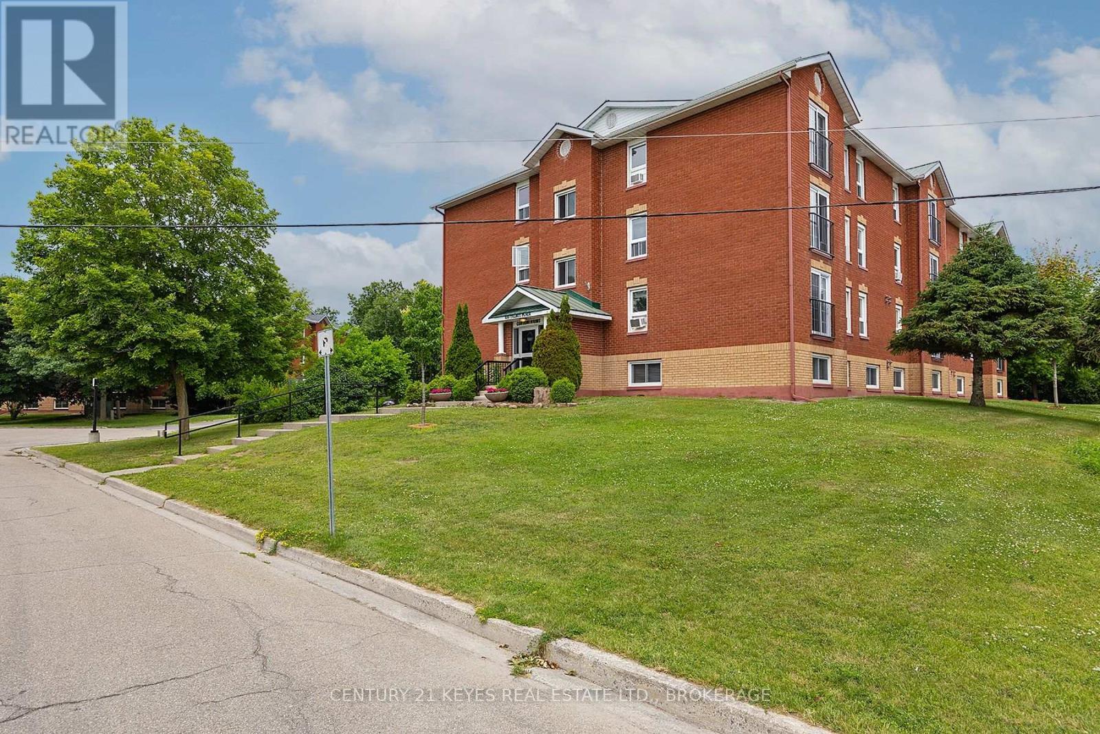 Photo de la propriété: 550 Talbot Place 402 ON K7G 3C6