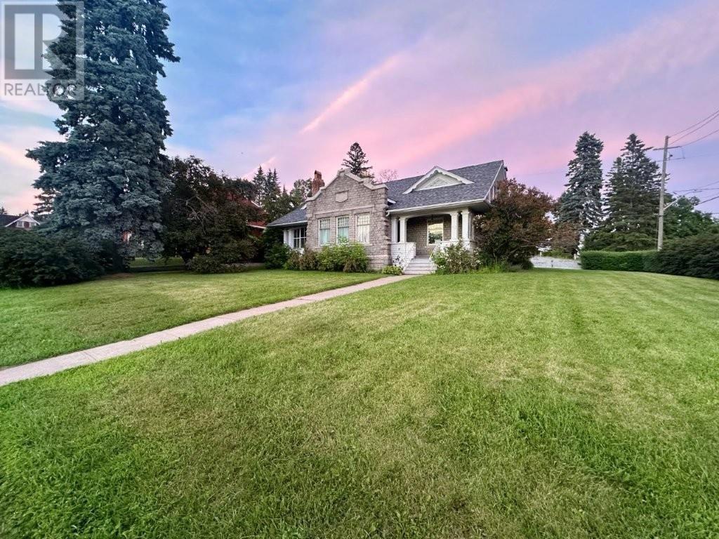 Photo de la propriété:  43 Summit Ave  ON P7B 3N7 