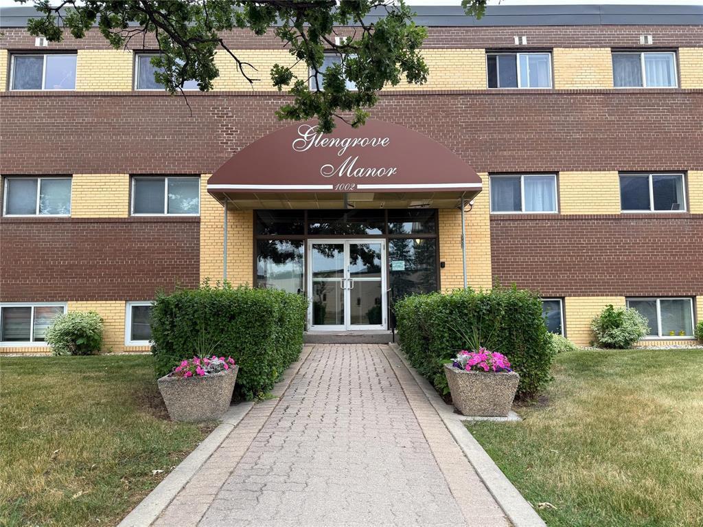 Property Photo: 1002 Grant Avenue MB R3M 2A1