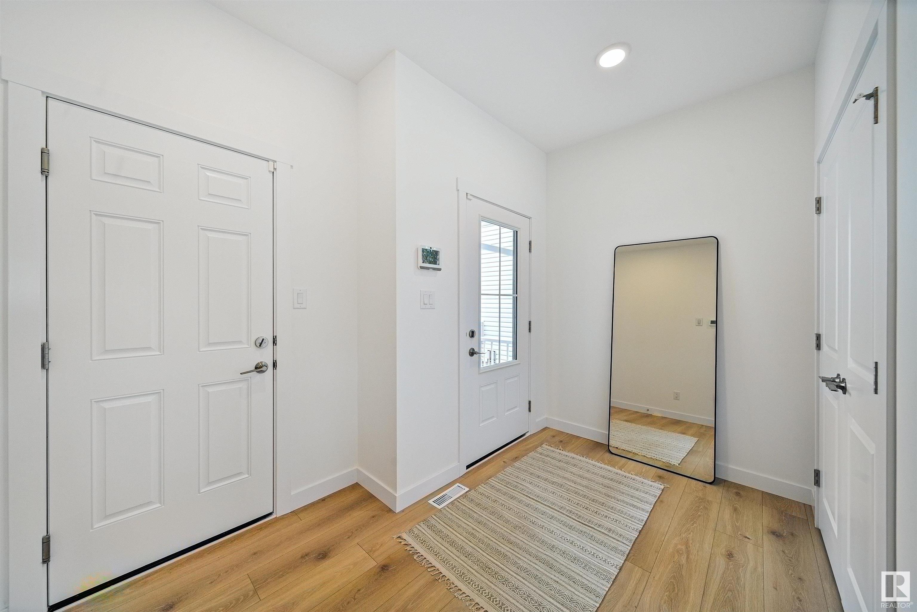 Photo de la propriété: 4023 208 Street NW AB T6M 3E4
