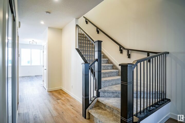 Photo de la propriété: 1027 14 Avenue NW AB T6T 2N5