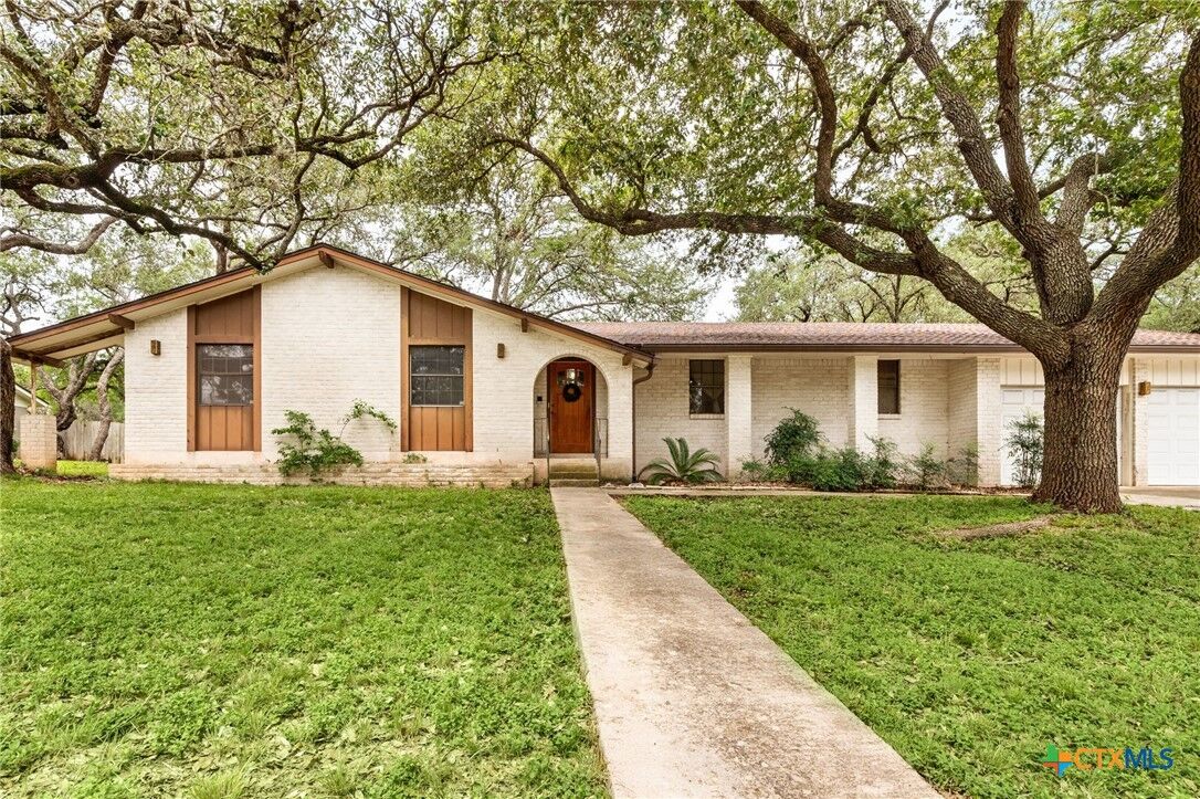 Property Photo:  517 Oakwood Boulevard  TX 78130 