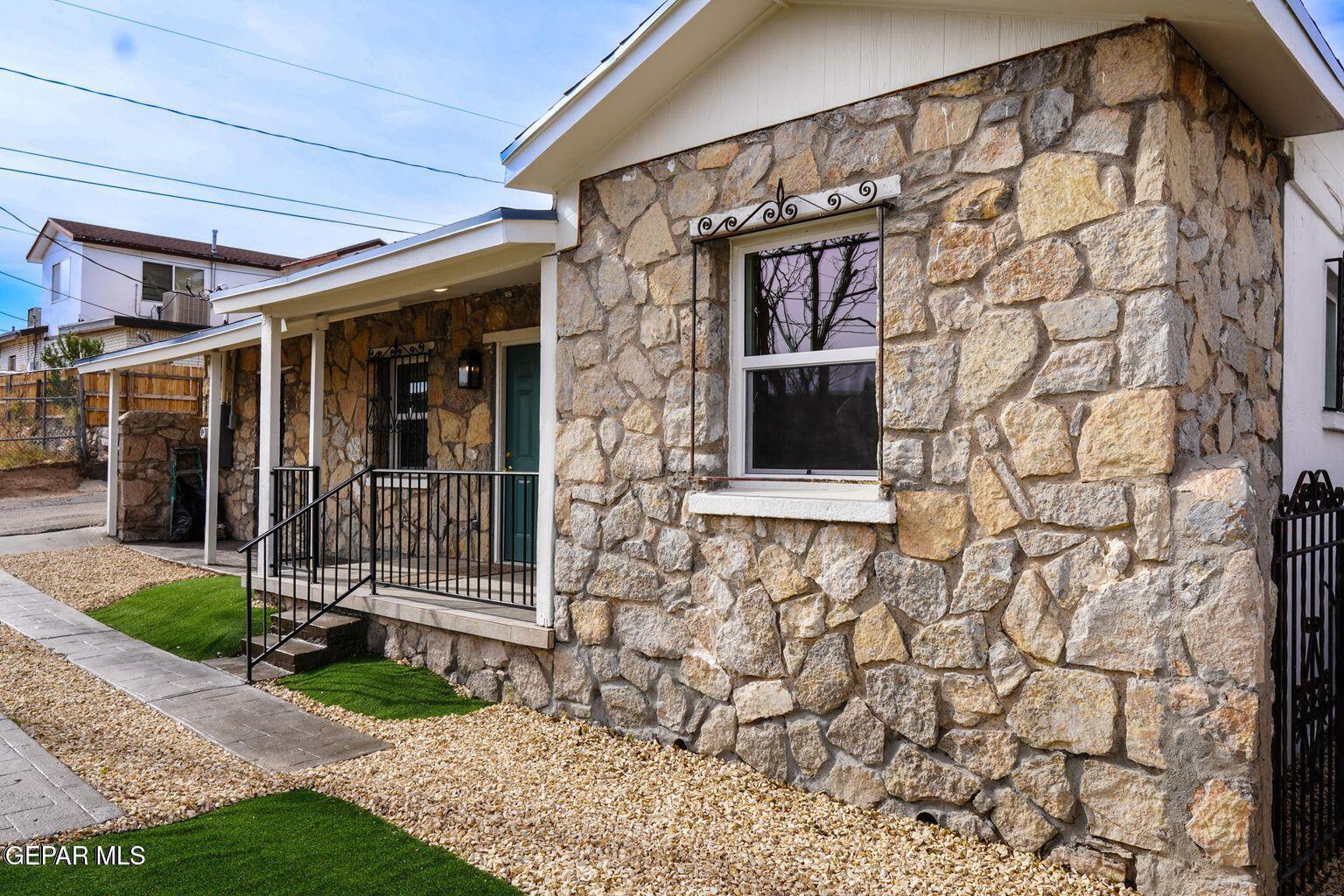 Property Photo:  2406 Lebanon Avenue  TX 79930 