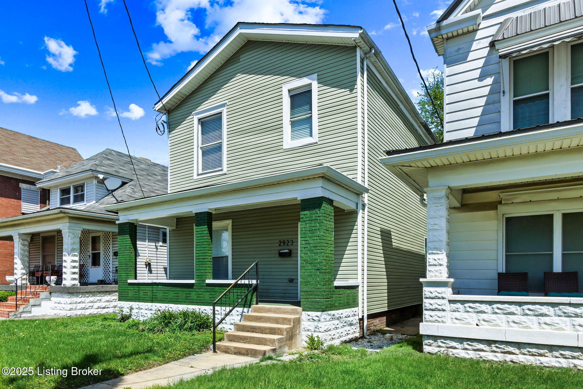 Property Photo: 2923 W Market St KY 40212