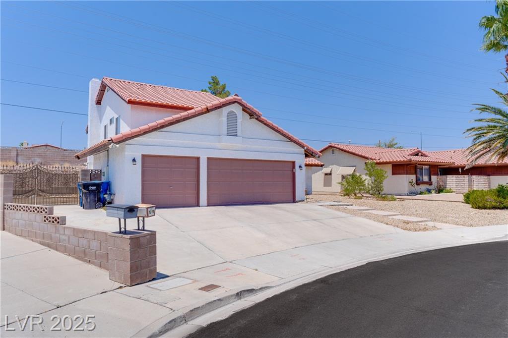 Property Photo: 1517 Kirby Drive NV 89117