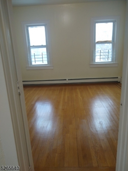 Property Photo: 326 Field Pl 2R NJ 07205