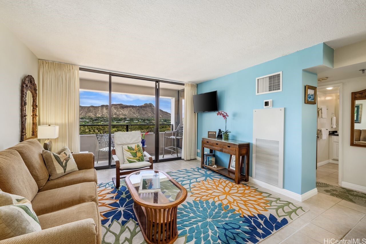 Property Photo:  229 Paoakalani Avenue 1014  HI 96815 
