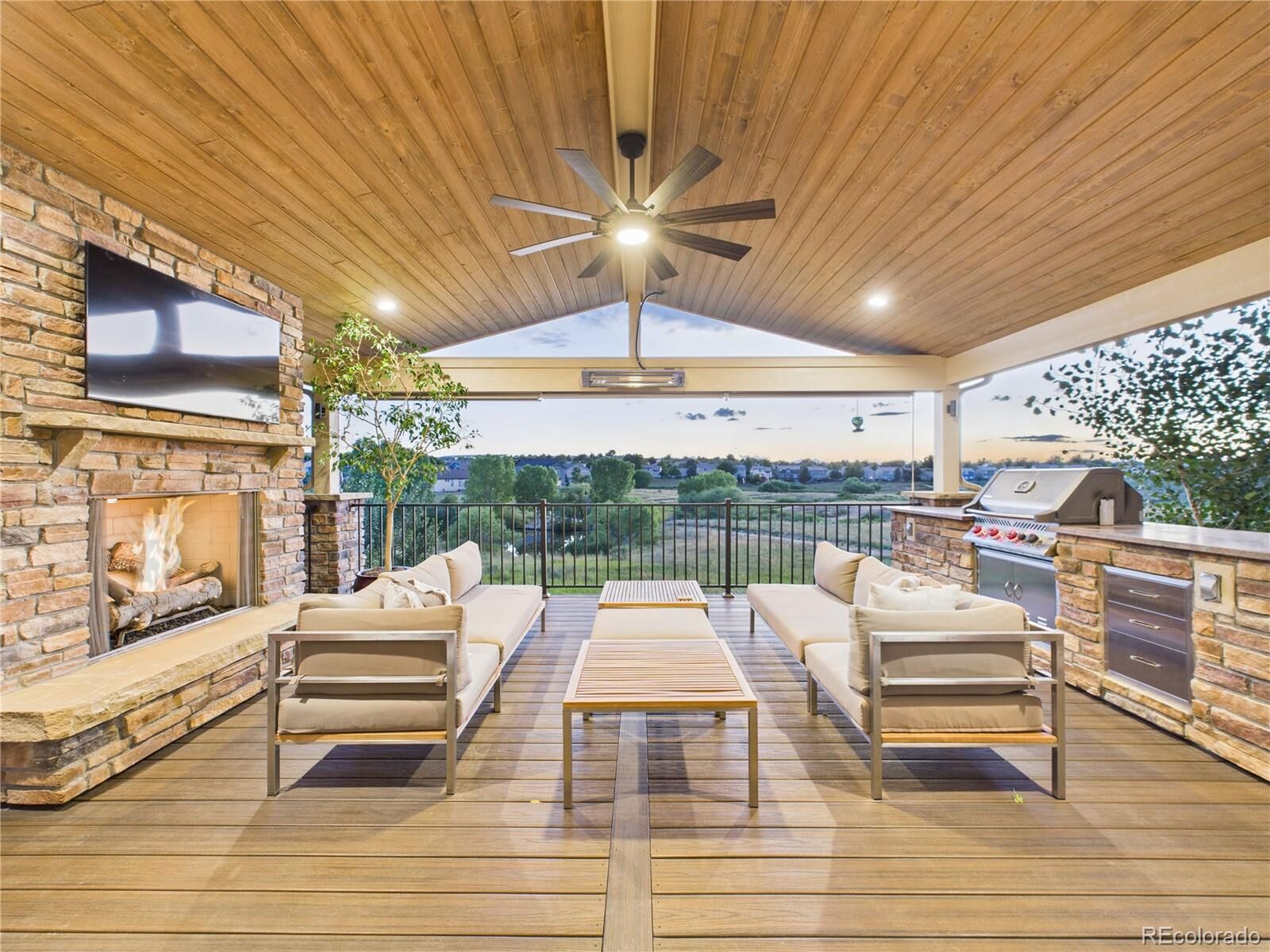 Property Photo: 10497 Wagon Box Cir CO 80130