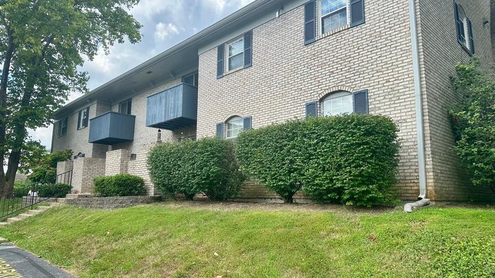 1048 Armstrong Mill Road  Lexington KY 40517 photo