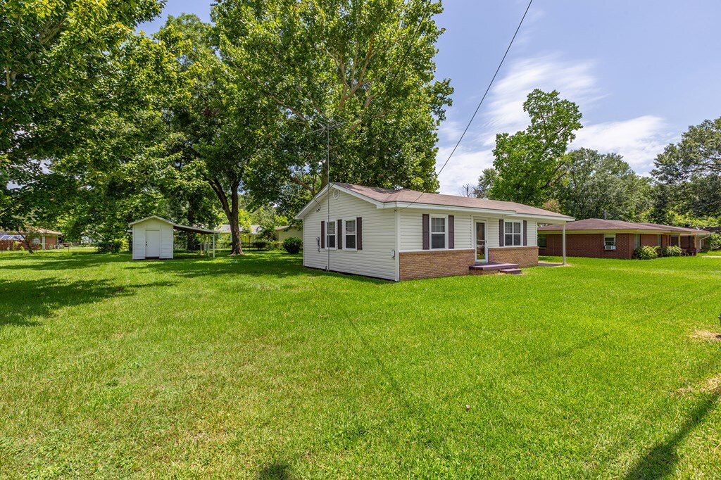 Property Photo: 210 West Walnut Street TX 75949
