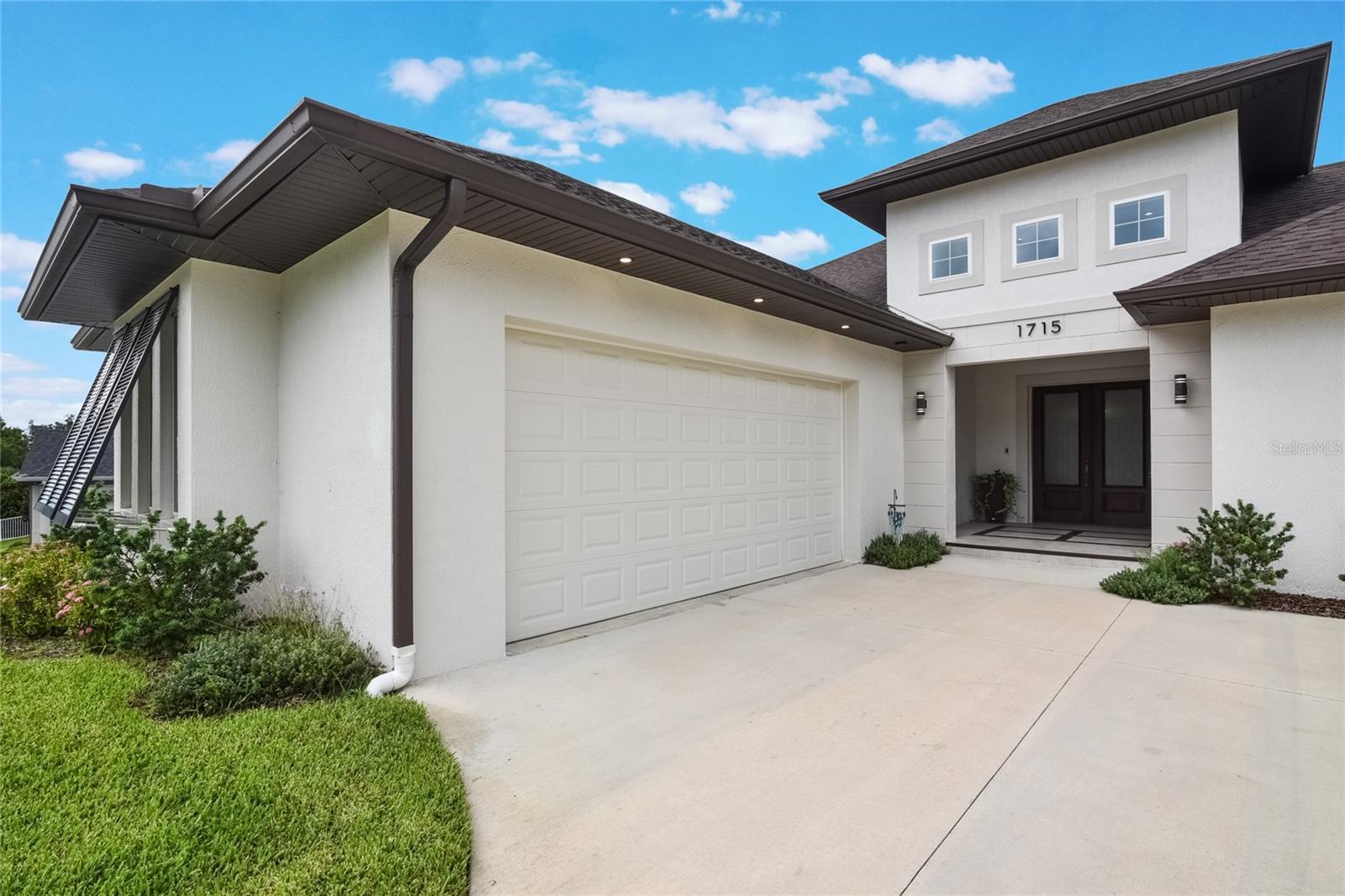 Property Photo: 1715 SW 27 Th Place FL 34471