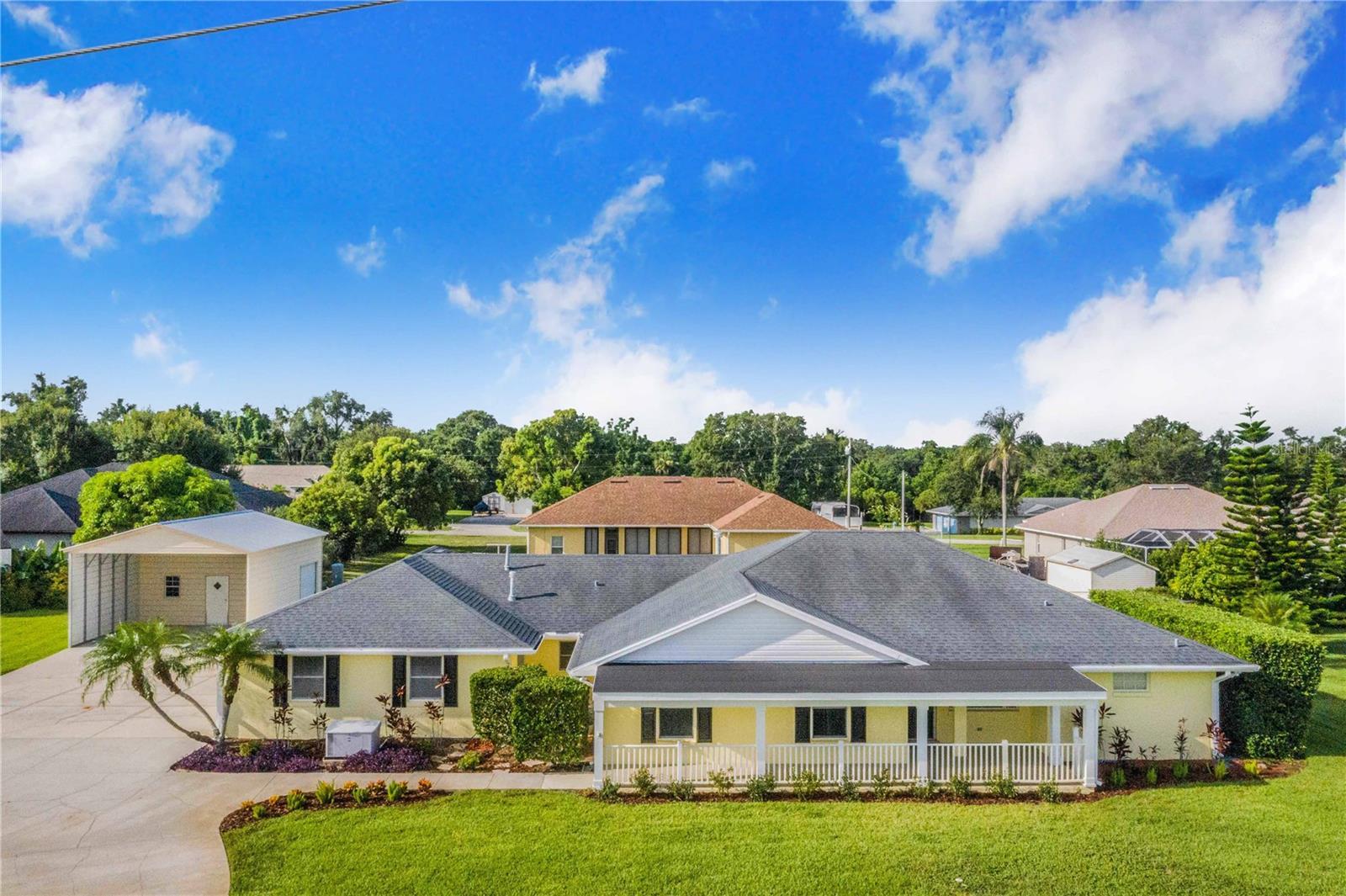 Property Photo: 414 Starr Ridge Loop FL 33898