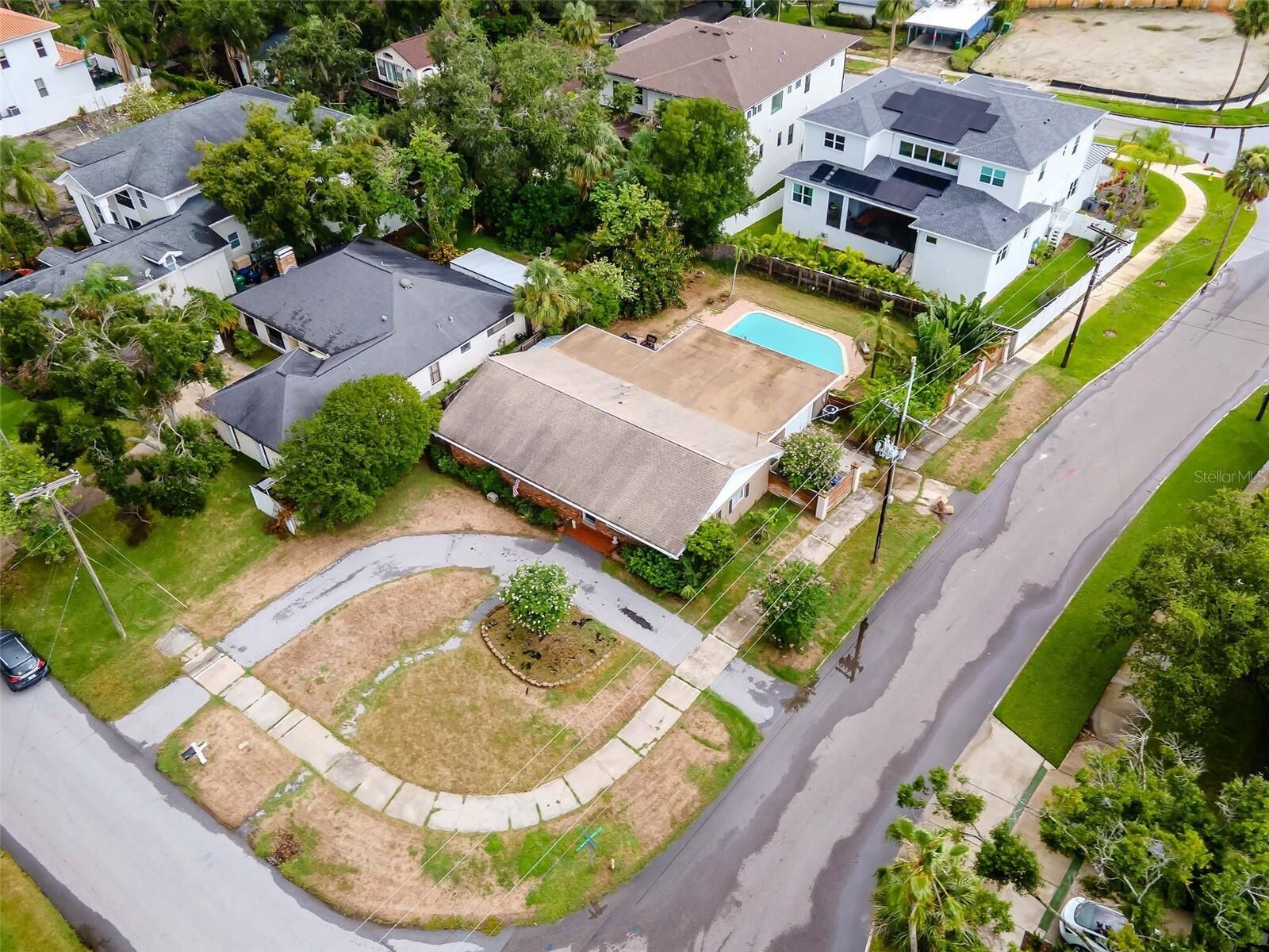 Property Photo:  5101 W Neptune Way  FL 33609 