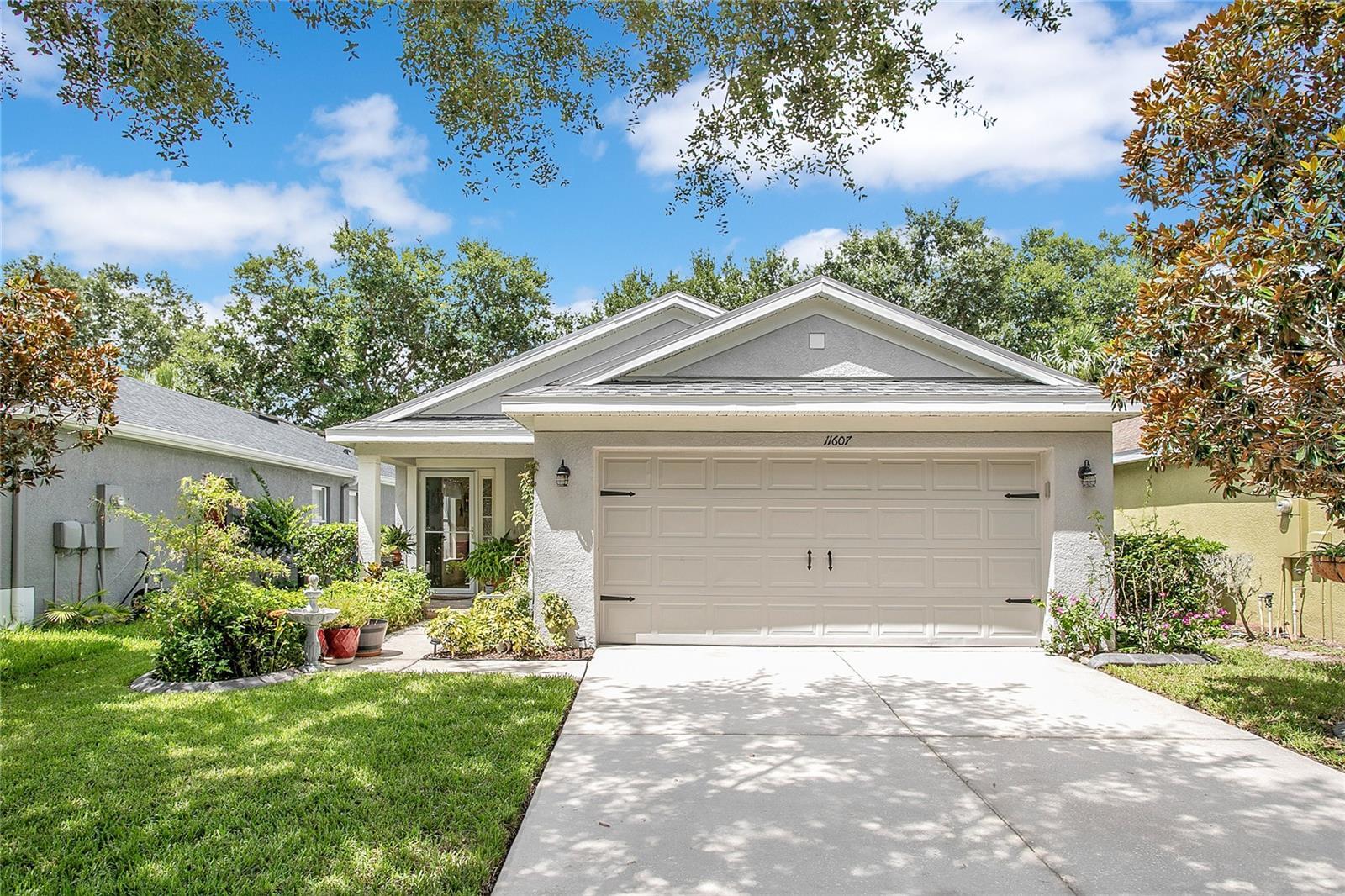 Property Photo:  11607 Hammocks Glade Drive  FL 33569 