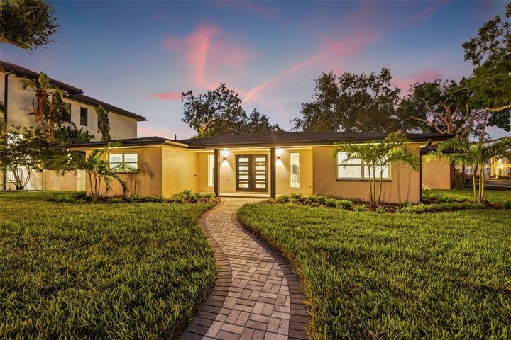 Property Photo:  497 Capri Way NE  FL 33704 