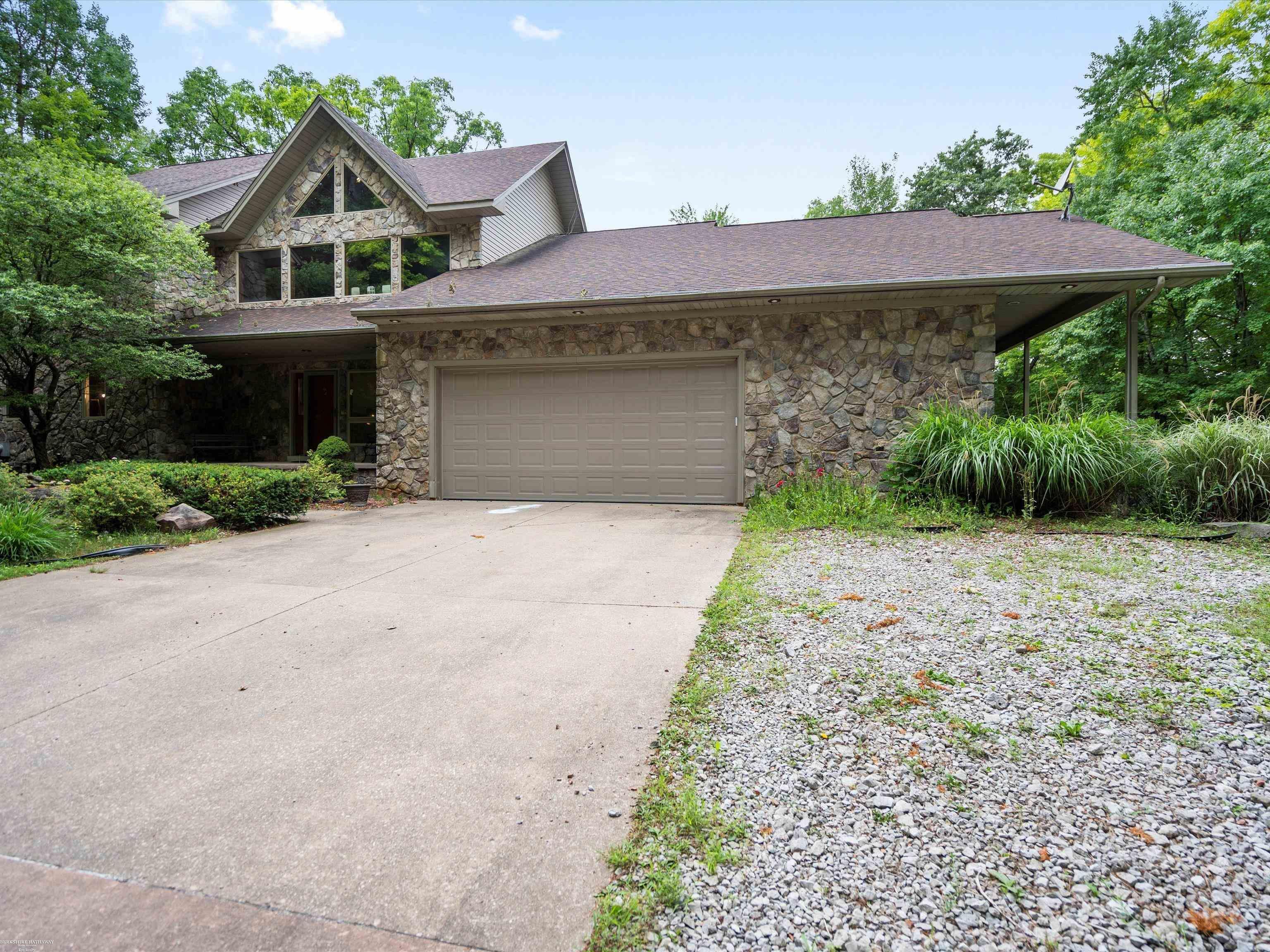 Property Photo:  2111 Oak Terrace  MI 48462 