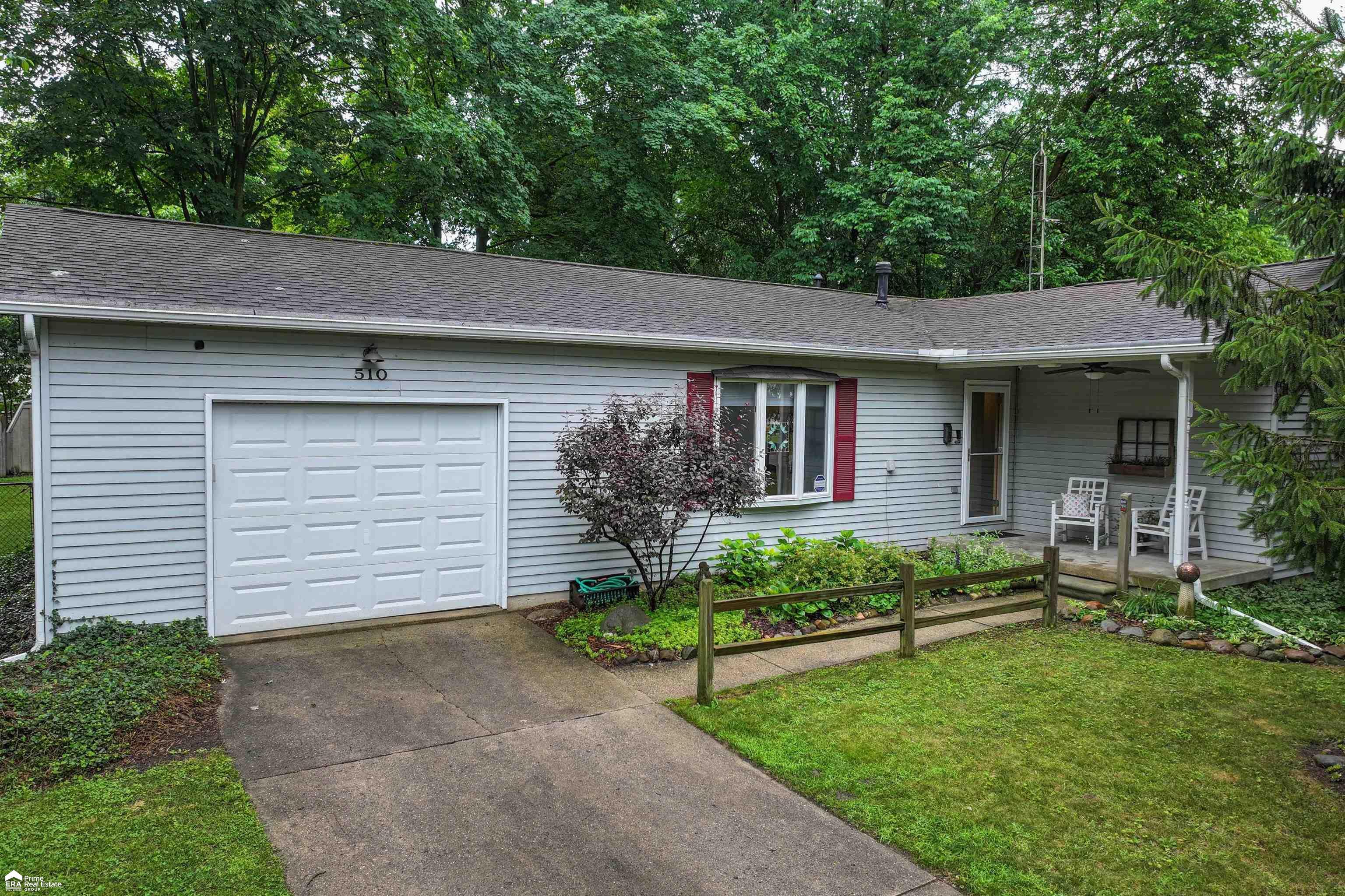 Property Photo: 510 Hickory St Street MI 48451