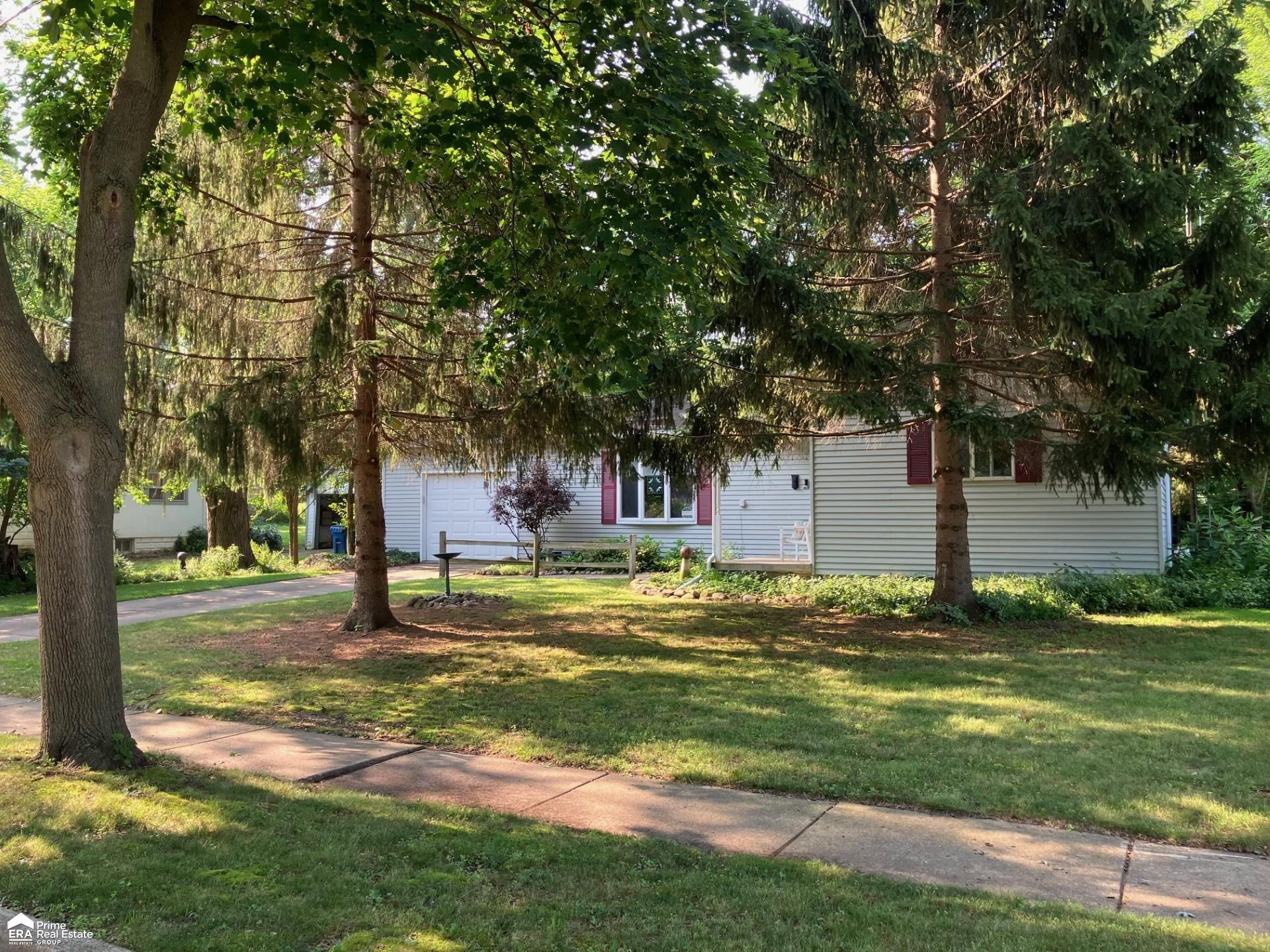 Property Photo: 510 Hickory St Street MI 48451